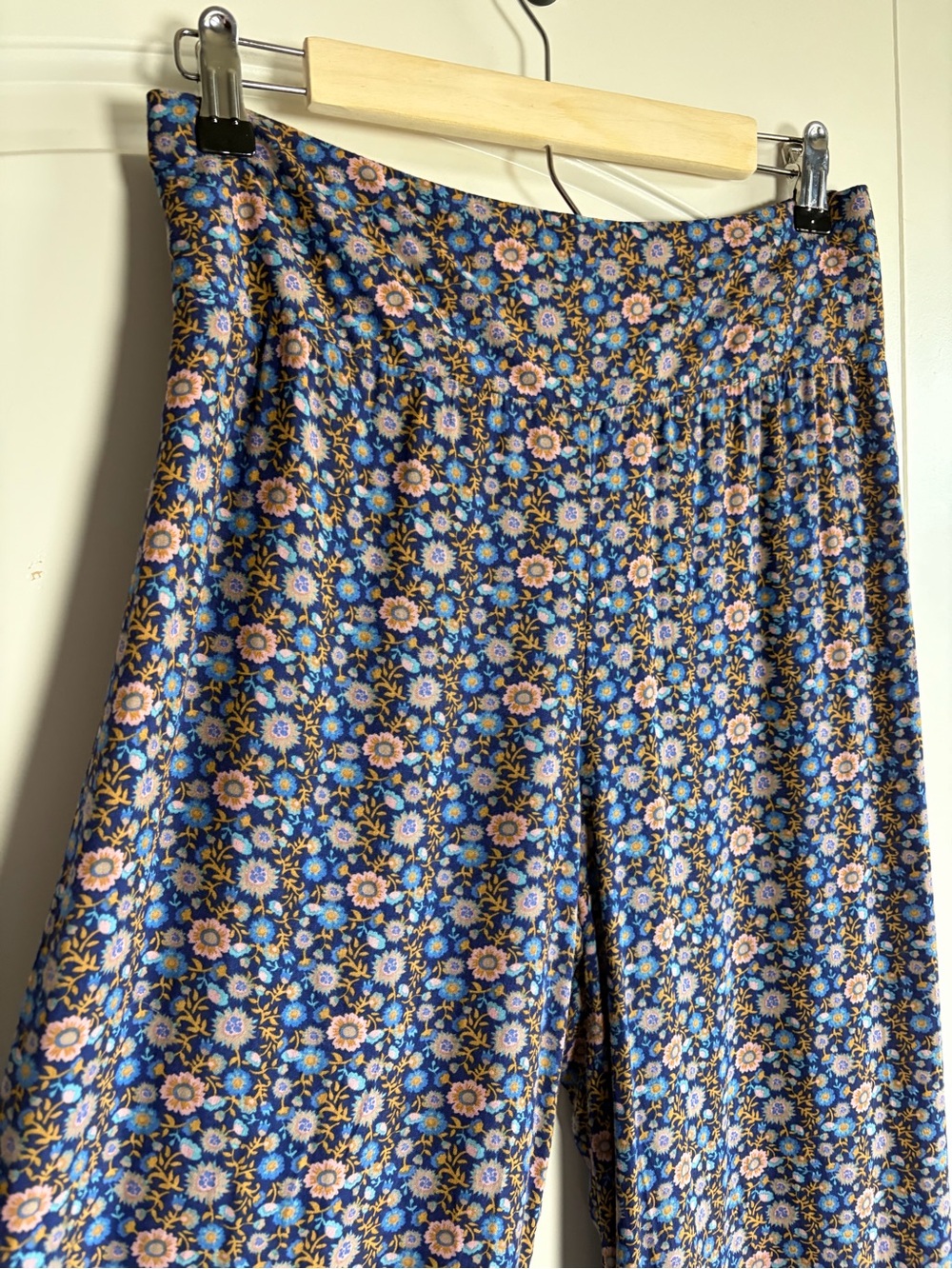 Natural Life Floral Wide Leg Pants With Ruffle Bottom Blue Medium - Picture 6 of 10